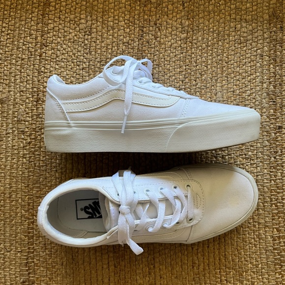 Women’s White Vans- Low Top Ward Sneaker - Picture 4 of 9